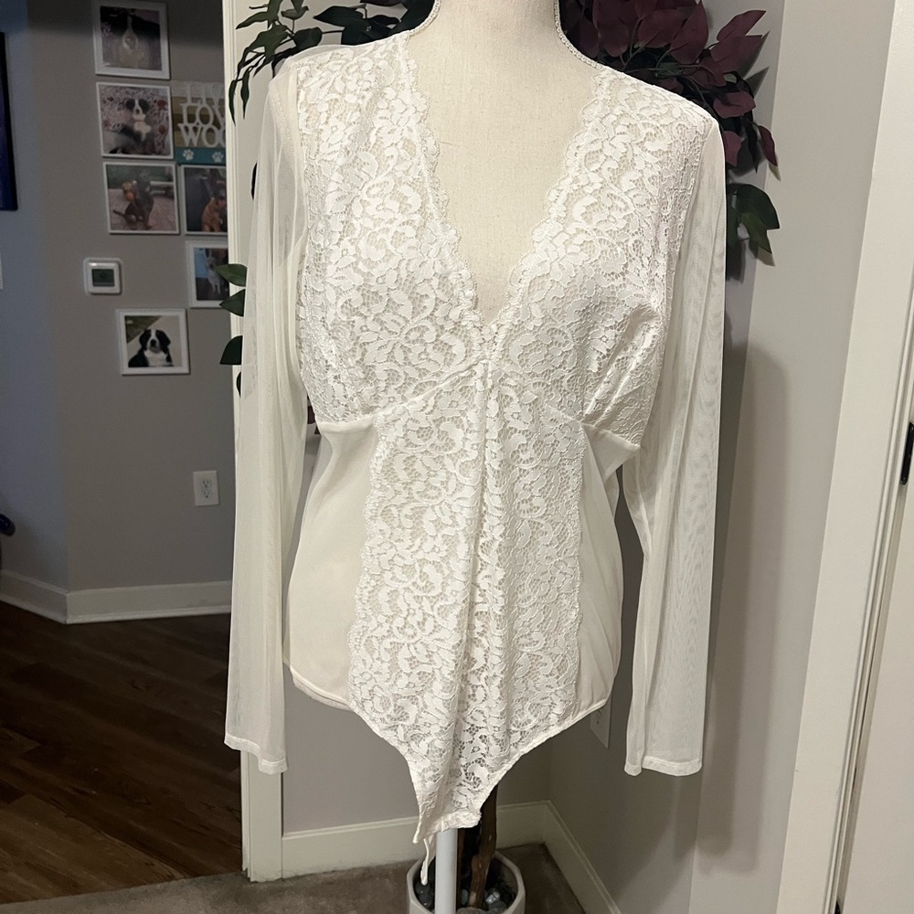 White lace onesie. never worn. Sz XXL